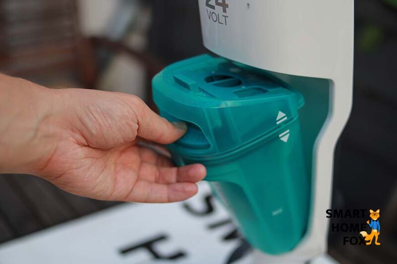 Der Schmutzwassertank sitzt beim Leifheit Regulus Aqua PowerVac vorne